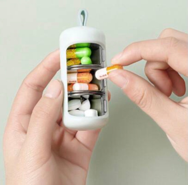 Таблетниця з 3 осередками із пластику 9×3 см для таблеток - білий колір 603771 фото